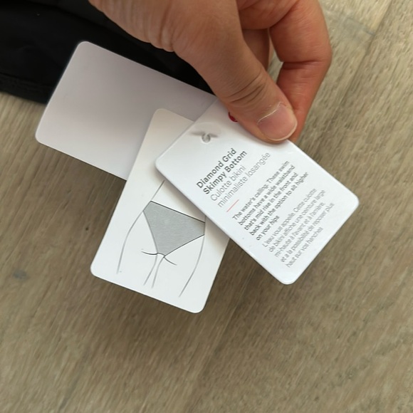 NWT Diamond grid skimpy bikini bottom size 4 black lululemon - Picture 3 of 14